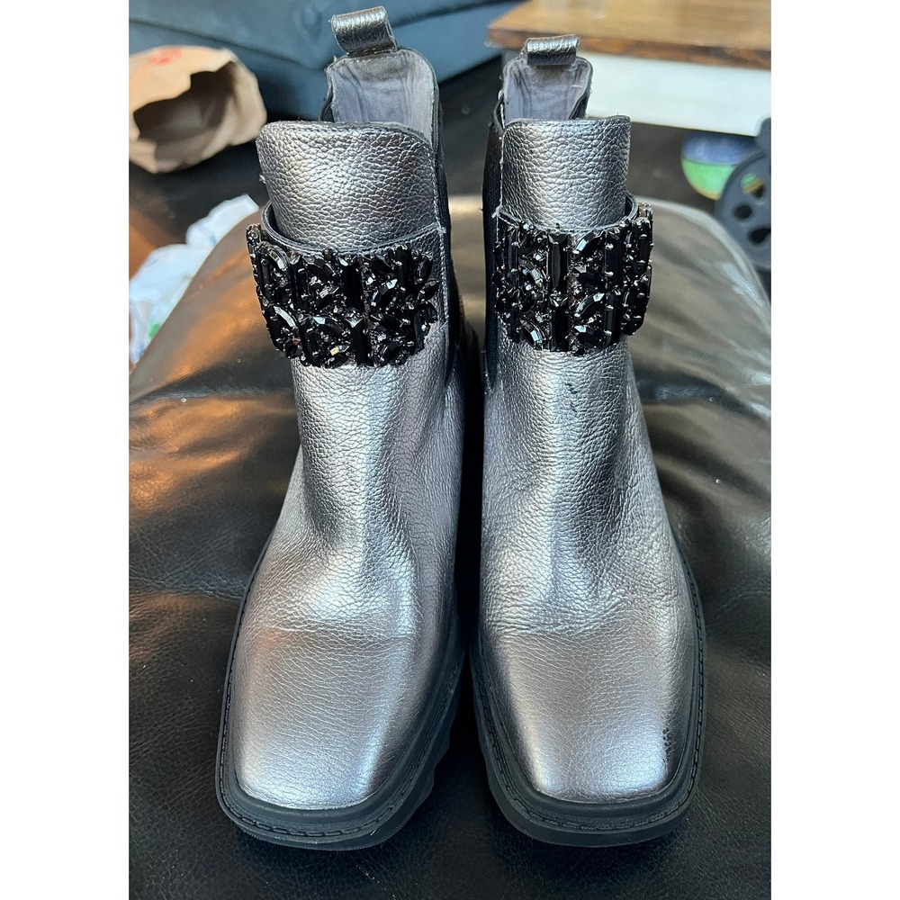 Karl Lagerfeld Paris Cavin Women 9 Chelsea Boot Silver Leather Rhinestones NWOB